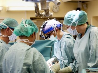 operacia doktor chirurg operacny sal nemocnica (SITA)